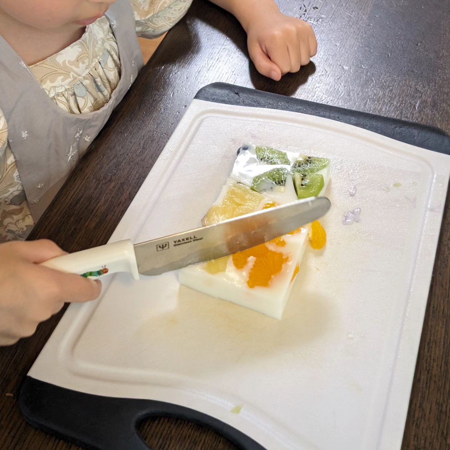 今日は子どもおやつ作り教室で「ミルク寒天ケーキ」を作りました...