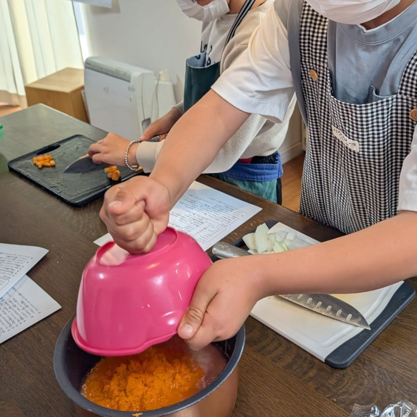 今日は新しい試みで、子ども料理教室を開催しました💡イースター...