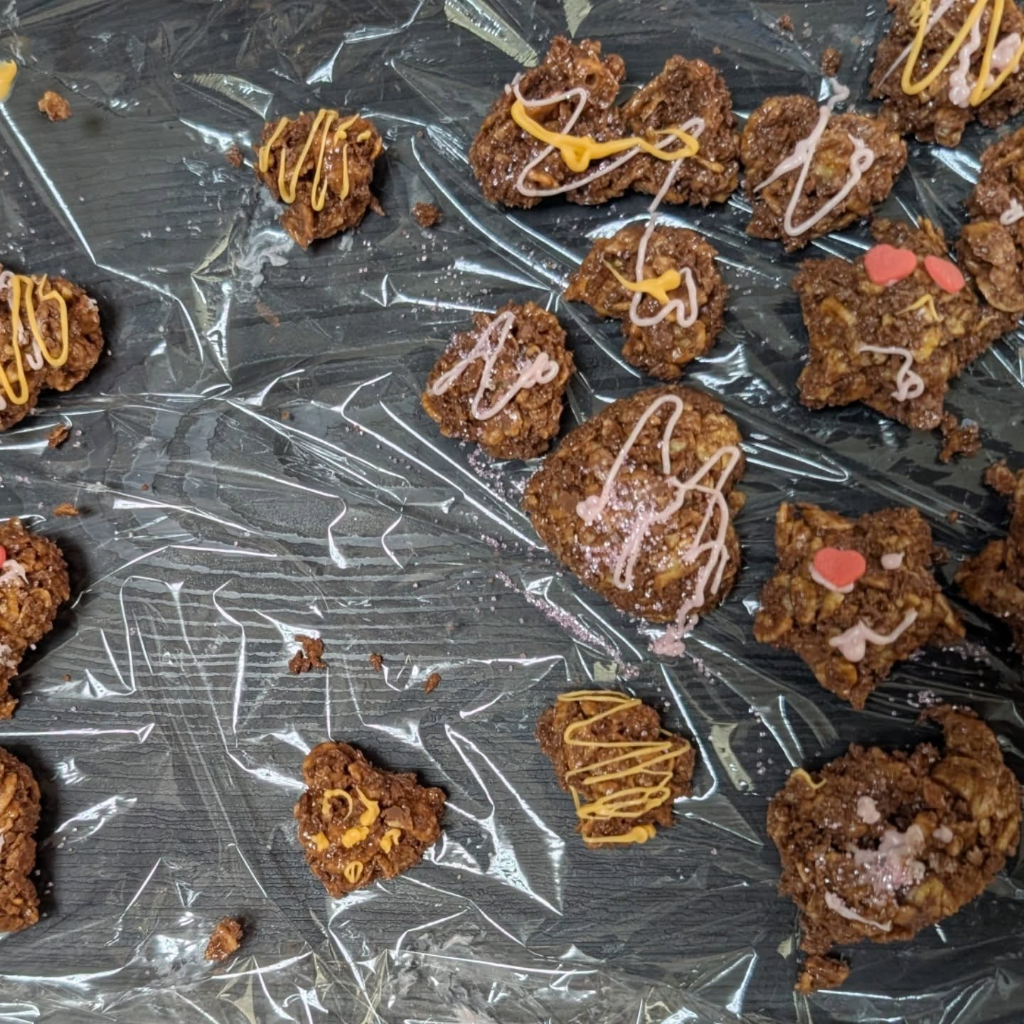 2月11日はバレンタイン特別教室で、『チョコクランチ』と『絞...