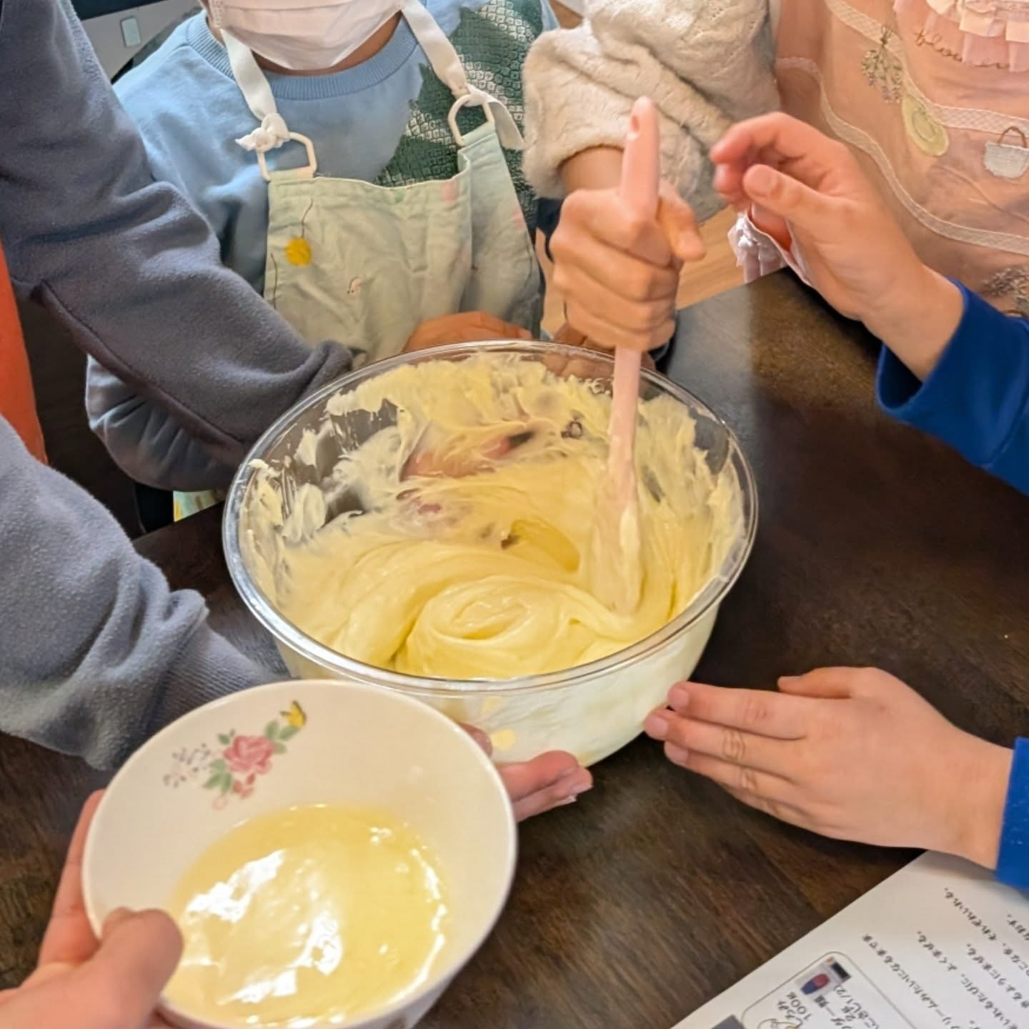 2月11日はバレンタイン特別教室で、『チョコクランチ』と『絞...