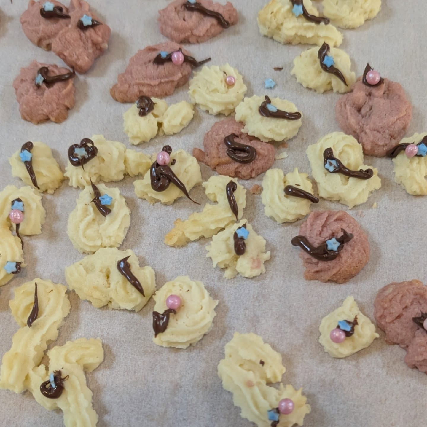 2月11日はバレンタイン特別教室で、『チョコクランチ』と『絞...